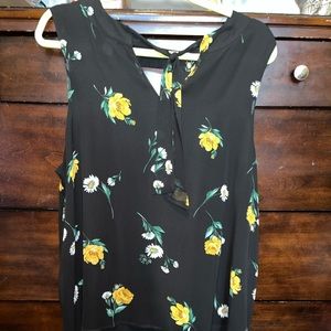 Torrid black sleeveless shirt with yellow flowers size 2x women